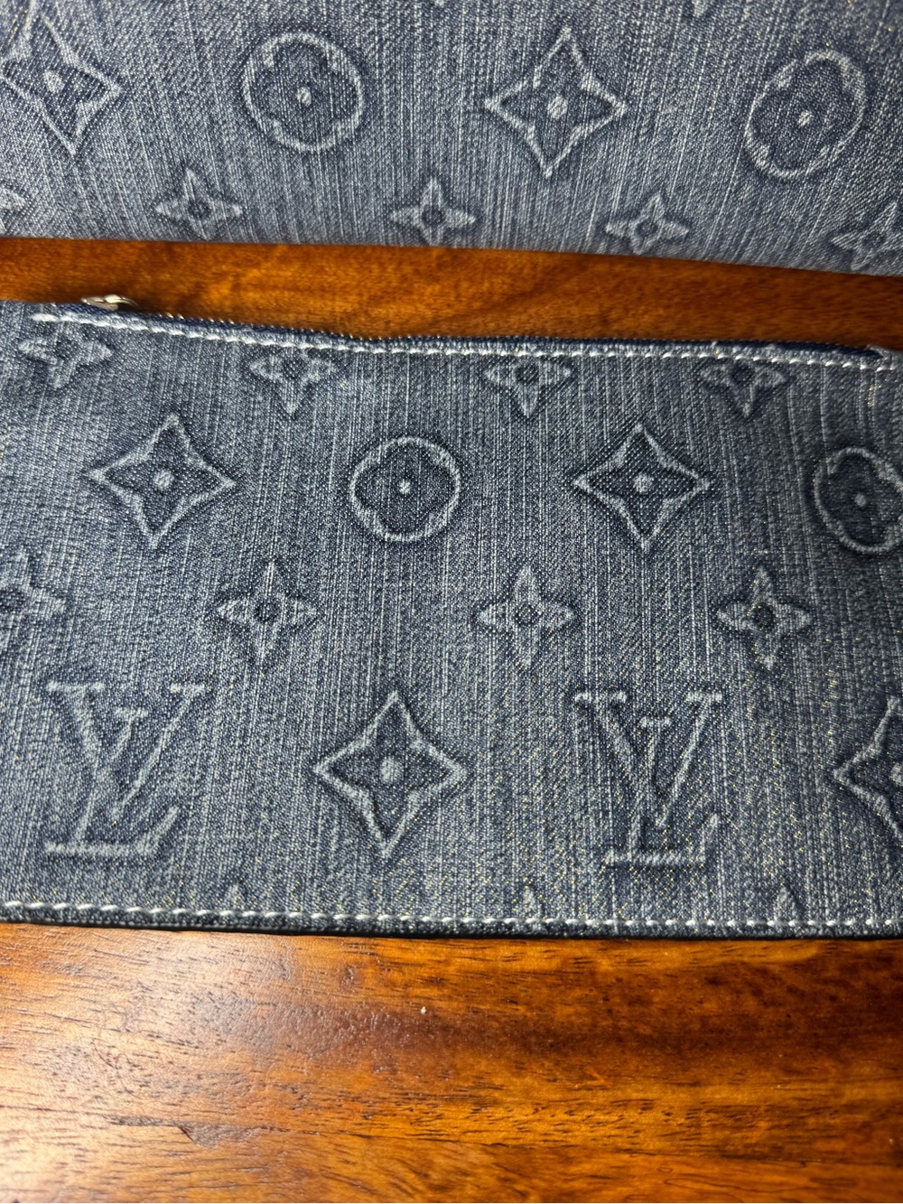 Blue Denim Tote in Faded Blue. No Brand. - Picture 3 of 9